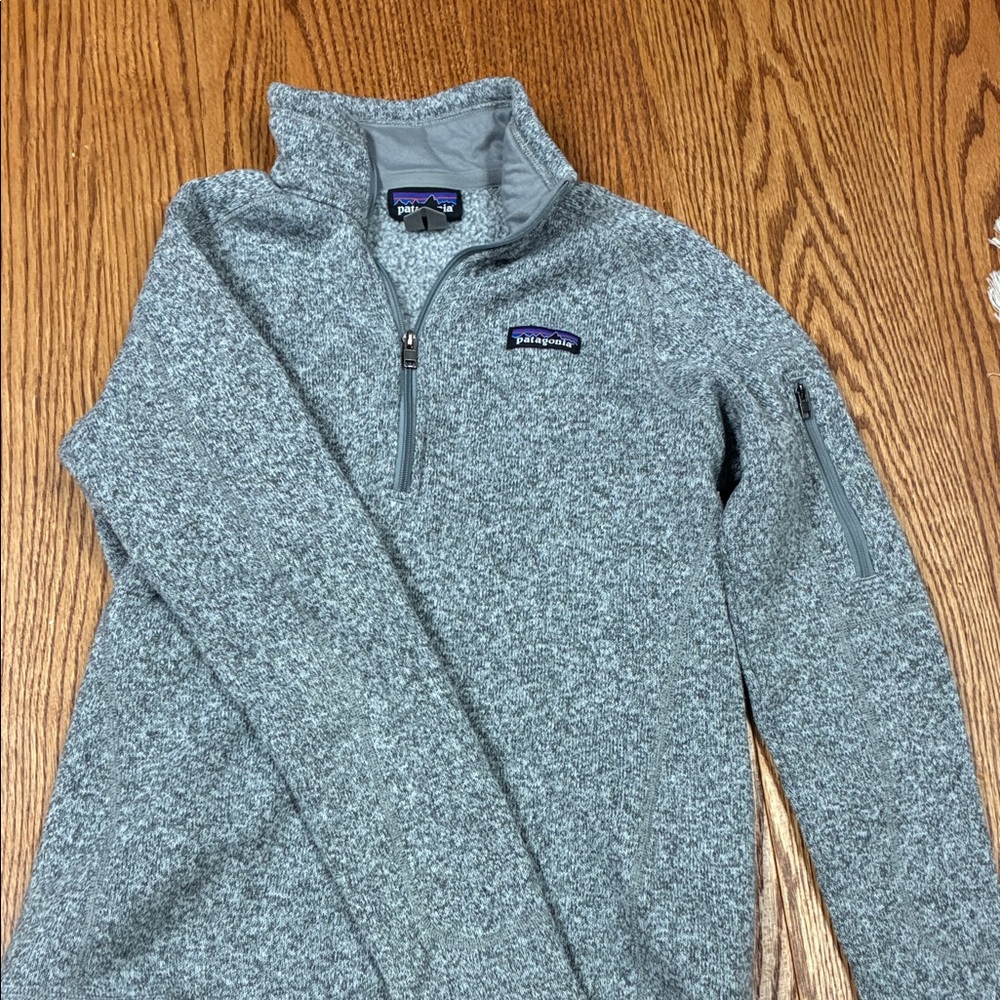 Patagonia Heathered Gray Fleece quarter zip
